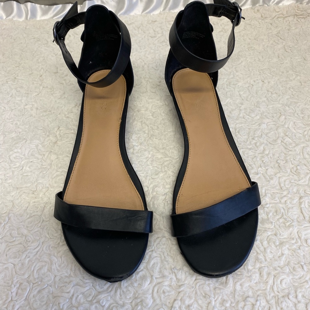 Classic Black Ankle-Strap Flat Sandals - Women